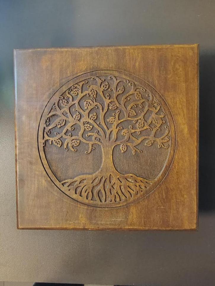 Houten bijzettafel levensboom en levensbloem, Huis en Inrichting, Woonaccessoires | Overige, Zo goed als nieuw, Ophalen