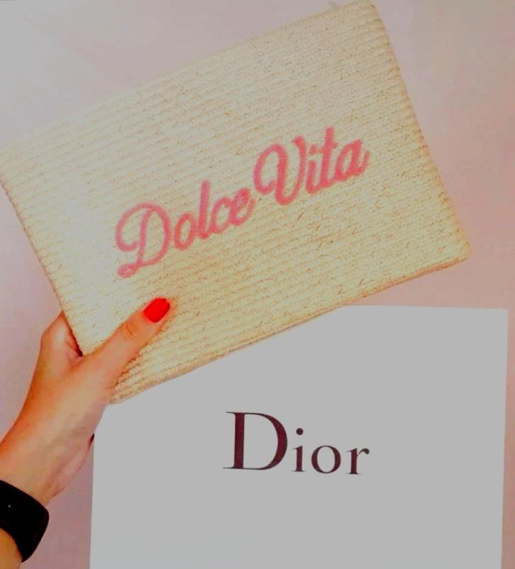 Dior make up bag, Handtassen en Accessoires, Tassen | Damestassen, Nieuw, Overige typen, Beige, Ophalen of Verzenden