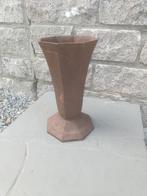 Zware oude gietijzeren vaas
Hoogte: 25 cm, Antiek en Kunst, Ophalen