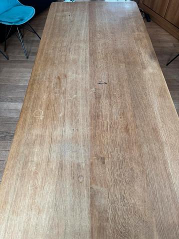 Vol bleek eiken eettafel beschikbaar voor biedingen