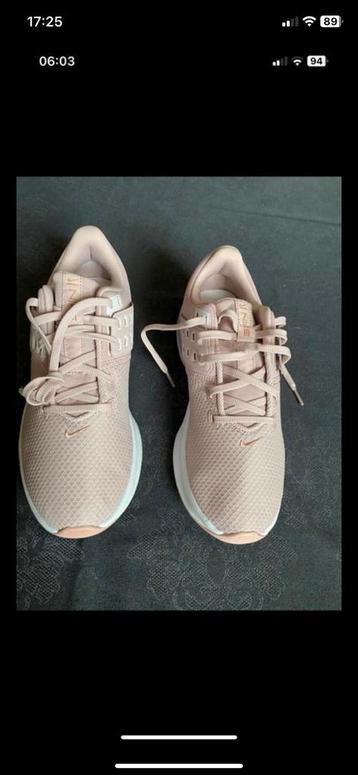 Nike Aire Max Roze beschikbaar voor biedingen