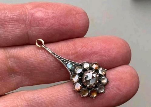 Roosgeslepen diamanten hanger goud & platina. Zie info., Handtassen en Accessoires, Kettinghangers, Zo goed als nieuw, Goud, Grijs