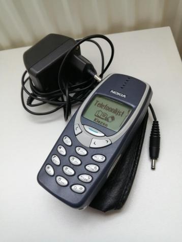 MOET NU WEG!! MOOIE BLAUW NOSTALGISCH NOKIA 3310 GSM + LADER beschikbaar voor biedingen