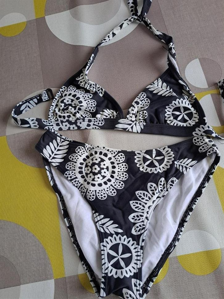 Bikini zwart-wit maat 38, Kleding | Dames, Badmode en Zwemkleding, Zo goed als nieuw, Bikini, Zwart, Ophalen of Verzenden