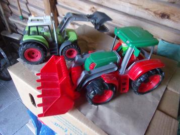 2 speelgoedtractors beschikbaar voor biedingen