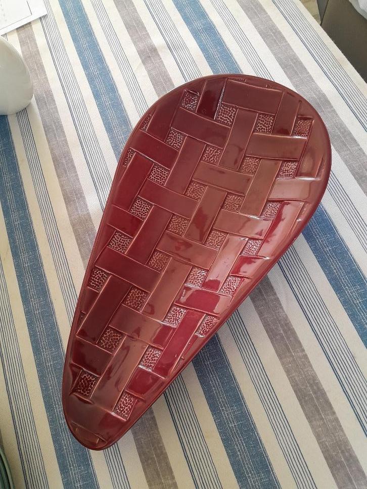 Boch Keralux Flat Coupe Stripline Bordeaux TBE, Antiek en Kunst, Curiosa en Brocante, Ophalen of Verzenden