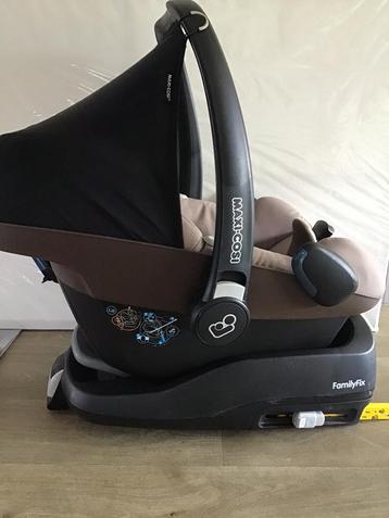 Maxi Cosi en met onderstel Familyfix beschikbaar voor biedingen