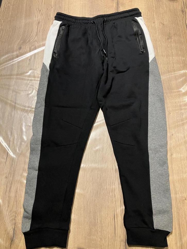 joggingbroek heren - small, Kleding | Heren, Broeken en Pantalons, Zo goed als nieuw, Maat 46 (S) of kleiner, Zwart, Ophalen of Verzenden