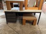 Bureau met ijzeren onderstel en ijzeren ladenblok., Ophalen, Gebruikt, Bureau
