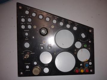 Panel tableau de bord véhicule blindé anglais ou US beschikbaar voor biedingen