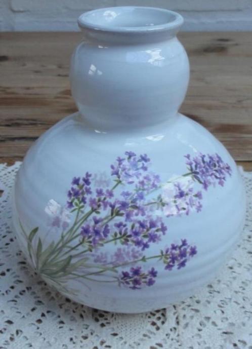 Witte keramieke geurbrander met paarse bloemetjes, Maison & Meubles, Accessoires pour la Maison | Bougeoirs & Bougies, Comme neuf