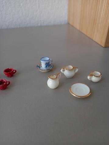 Miniatuur poppenserviesjes beschikbaar voor biedingen