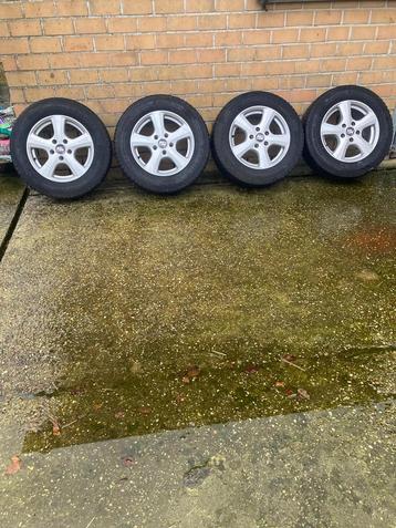 Pirelli winterbanden met msw-velgen beschikbaar voor biedingen