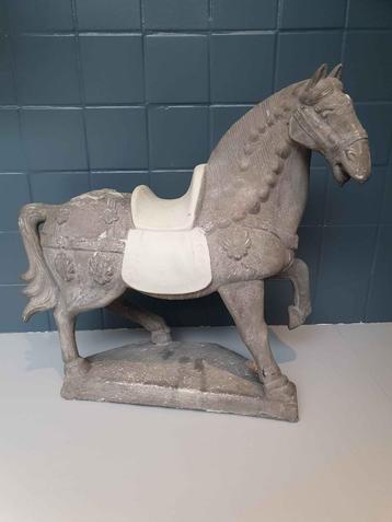 Groot decoratief paard imiteert steen beschikbaar voor biedingen