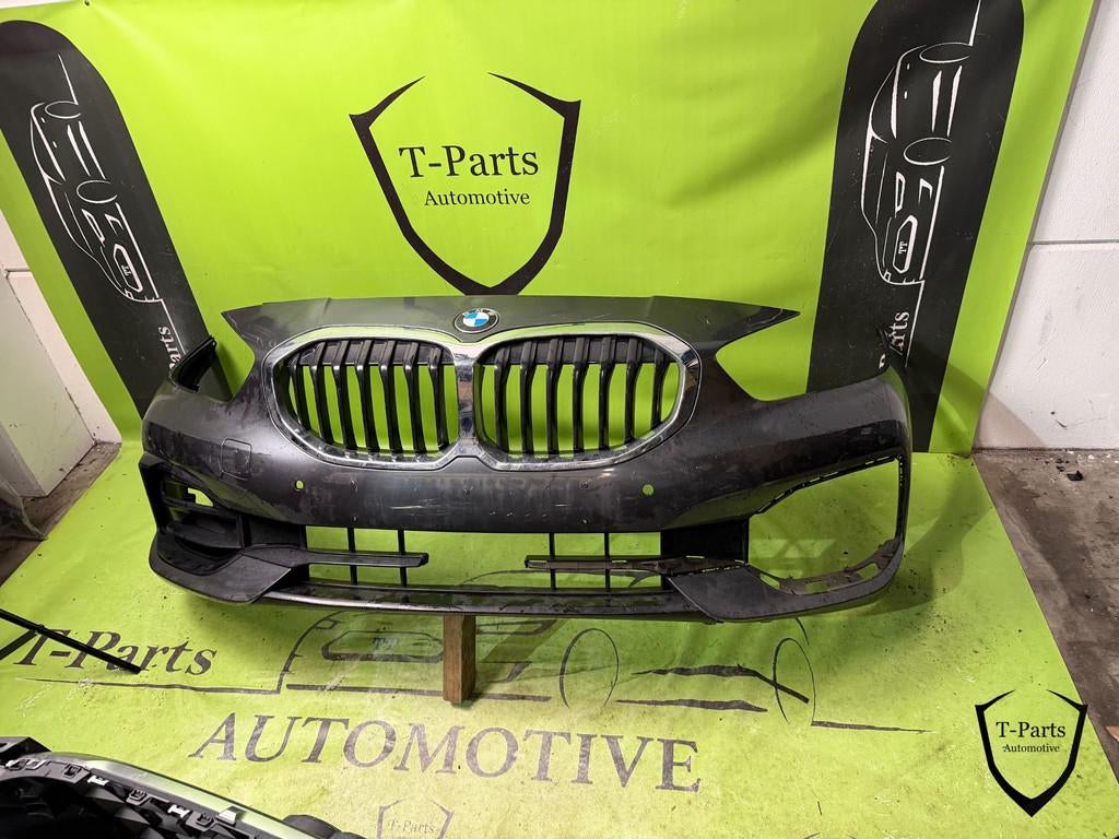 Pare-chocs avant BMW S rie 1 F40 (18+), Petuelring 130
80788  Munich, DE, Pare-chocs, Info@bmw.de, Utilisé