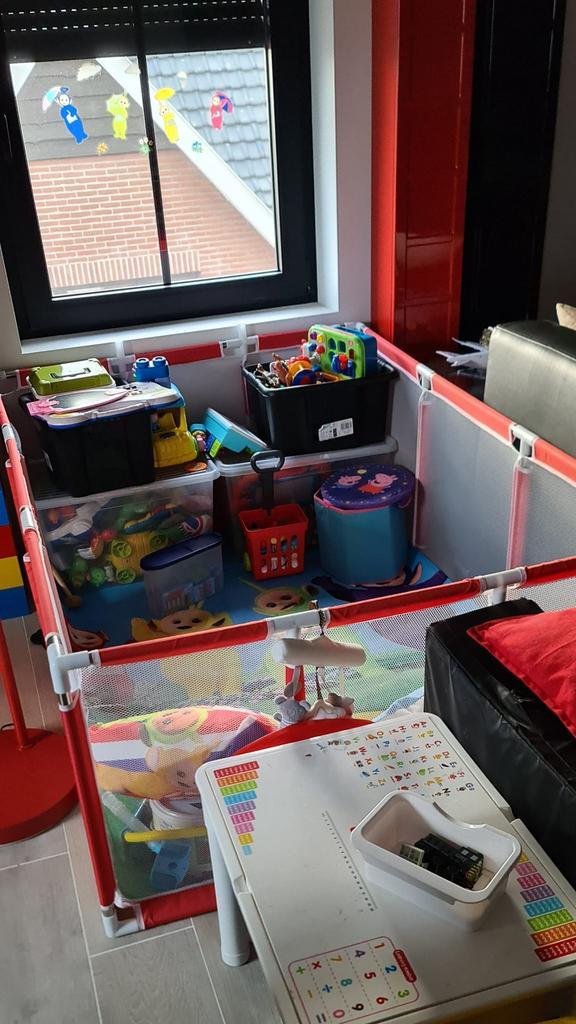 Rode grondbox voor baby en kleine kinderen 117 x 174cm, Enfants & Bébés, Parcs, Utilisé, Rectangulaire, Enlèvement