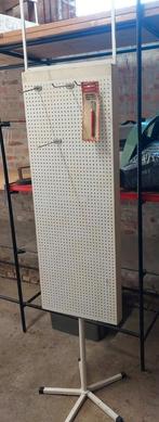 Draaibaar dubbelzijdig rek / perforatiebord met haken, Ophalen