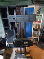 Support de télévision sur roulettes