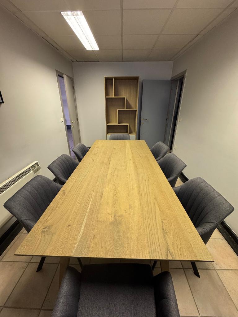 Eiken tafel en kast, Ophalen, Zo goed als nieuw