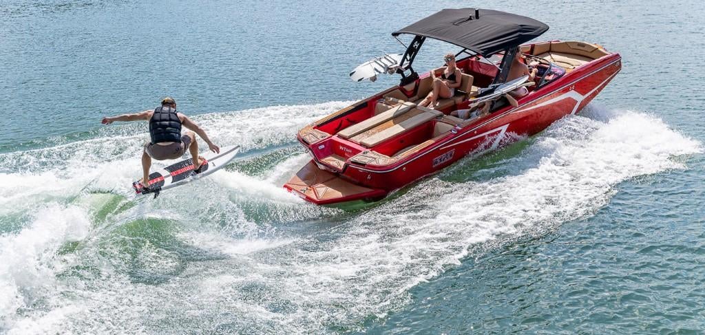 Heyday WT SURF wake ski boot - DEMO -, Watersport en Boten, Ophalen, Binnenboordmotor, 6 meter of meer, Zo goed als nieuw