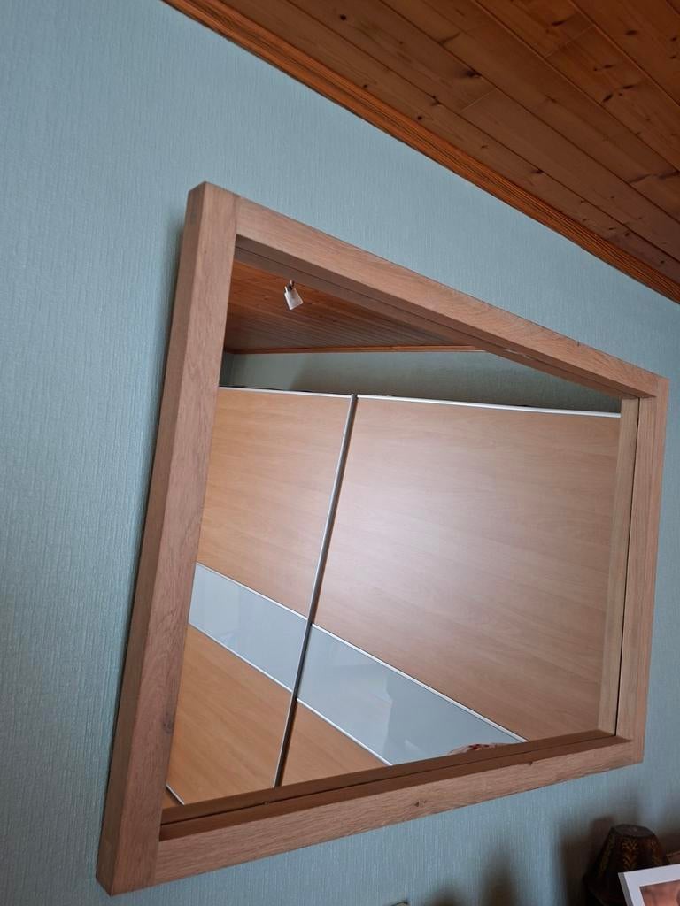 Spiegel in eiken kader in zeer goede staat., Ophalen