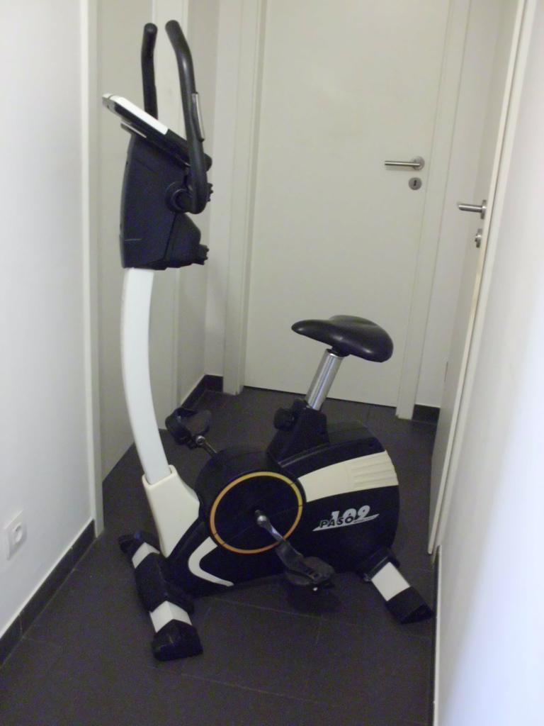 Velo d appartement  KETTLER, Enlèvement, Utilisé, Métal, Vélo d'appartement