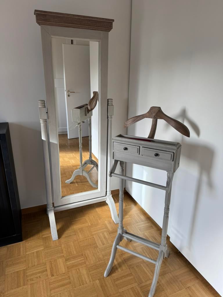 Spiegel met bijhorende klerenhouder, Ophalen, Zo goed als nieuw