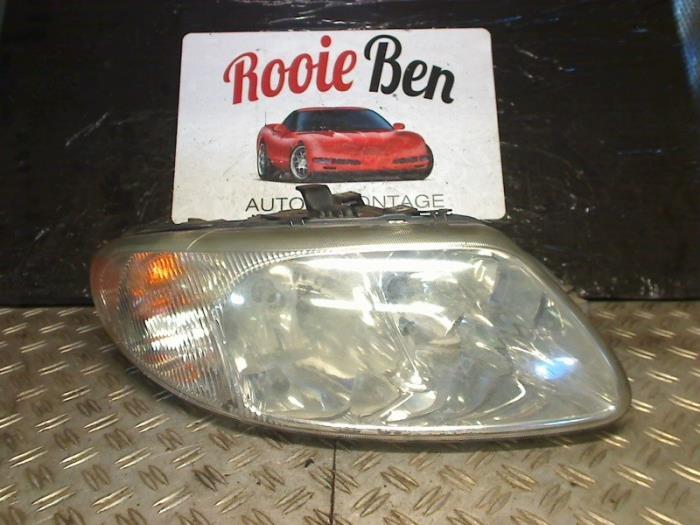 Phare droit d'un Chrysler Voyager, 3 mois de garantie, Utilisé, -, -
