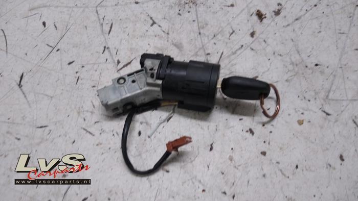 Serrure de contact + clé d'un Peugeot Expert, Autos : Pièces & Accessoires, -, 3 mois de garantie, Utilisé, -