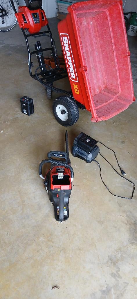 Electr. kruiwagen plus electr.kettingzaag/oplader en 2 batt, Ophalen, Gebruikt, Overige typen, Snapper