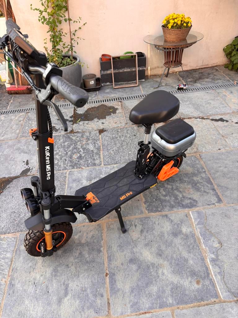 Kukurin m5 pro opvouwbaar +zadel + koffertje ( afneembaar), Vélos & Vélomoteurs, Trottinettes, Comme neuf, Enlèvement