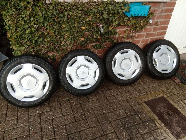 4 pneus d'hiver de 14 pouces sur jante en acier, Autos : Pièces & Accessoires, Pneus & Jantes, Pneus et Jantes, Pneus hiver, 14 pouces