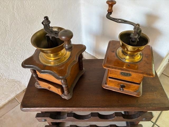 Koffiemolens 2 stuks, Antiek en Kunst, Ophalen