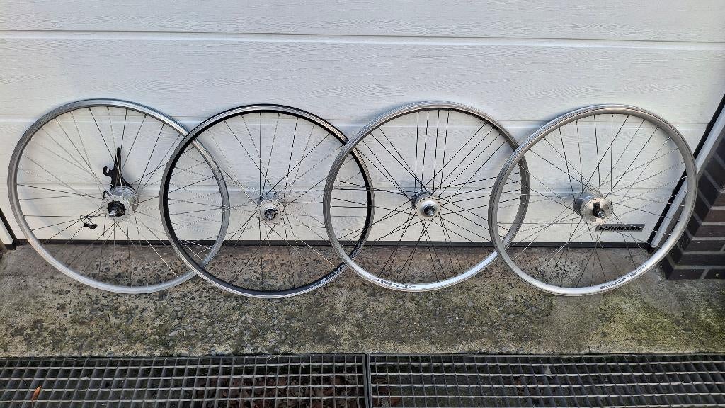 28" alu. voorwiel SHIMANO NAAFDYNAMO fietswiel voorwiel velo, Fietsen en Brommers, Ophalen, Zo goed als nieuw, Wiel, Shimano naafdynamo velo wiel herenfiets damesfiets stadsfiets