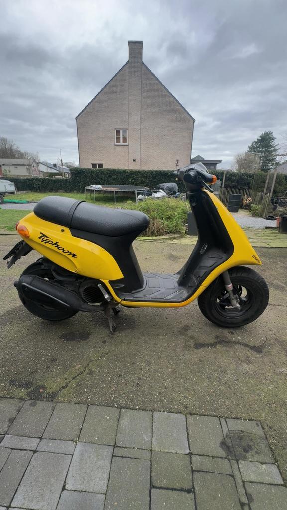 Piaggio typhoon a1 125 be papieren, Fietsen en Brommers, Scooters | Piaggio, Zo goed als nieuw, Overige modellen, Tweetakt, Ophalen