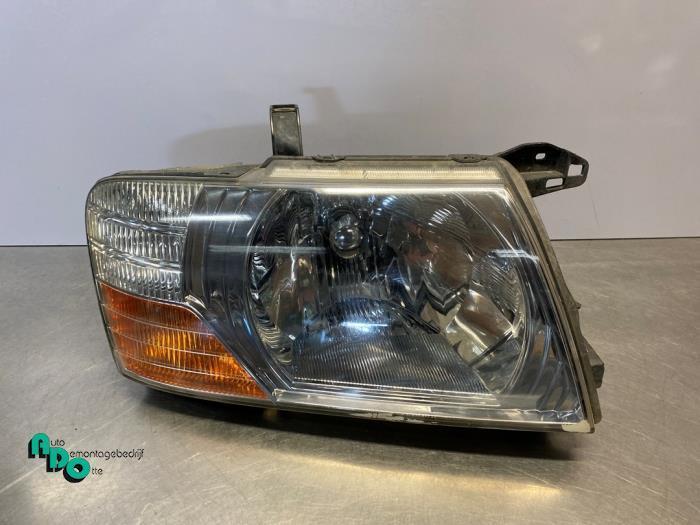 Phare droit d'un Mitsubishi Pajero (Pajero 00-), Autos : Pièces & Accessoires, Éclairage, Mitsubishi, Utilisé, 3 mois de garantie