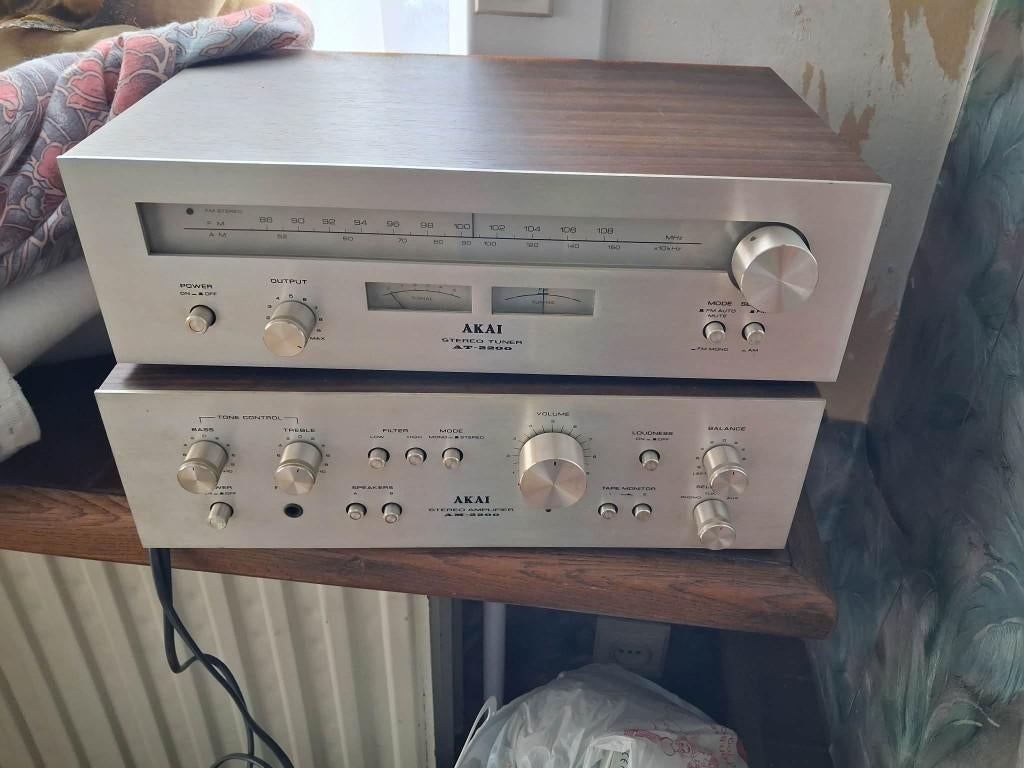 oude radio akai + boxen en platen speler, Antiek en Kunst, Ophalen