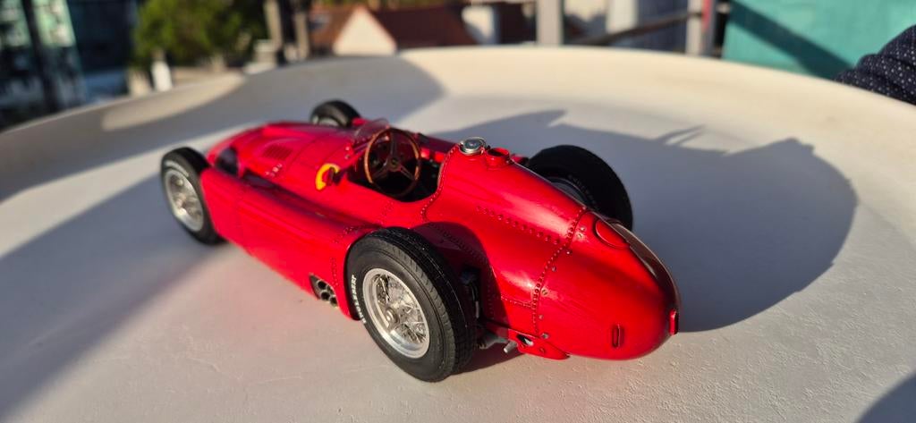 ​CMC Ferrari D50 1956 - Échelle 1/18 - État Collection, Hobby & Loisirs créatifs, Voitures miniatures | 1:18, Enlèvement ou Envoi