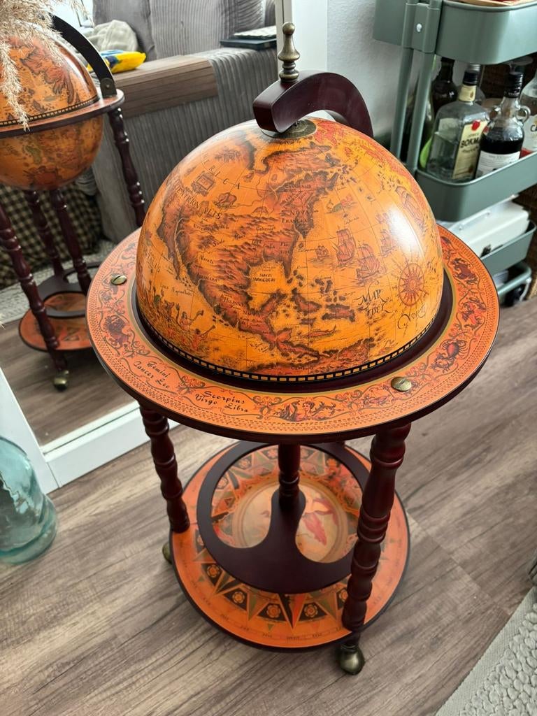 Vintage globe bar / drankkast – decoratief en functioneel, Huis en Inrichting, Woonaccessoires | Wereldbollen, Ophalen