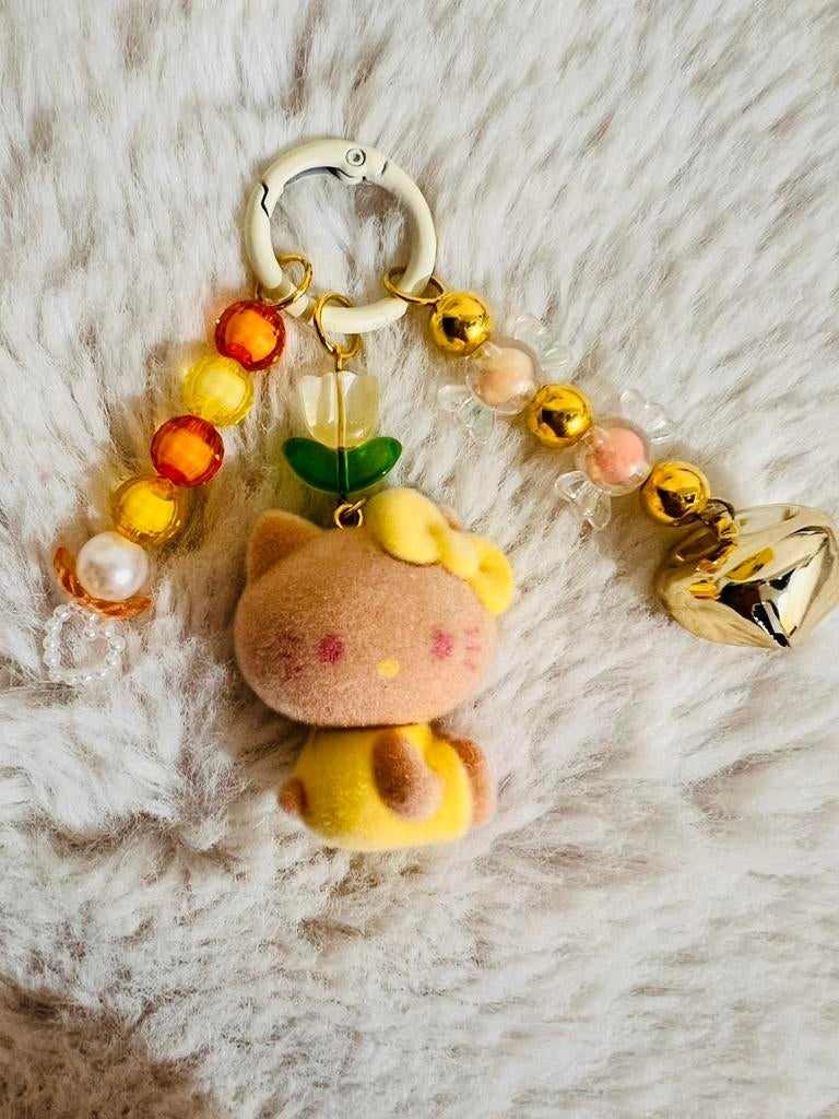 Gele Outfit Hello Kitty Sleutelhanger, Collections, Porte-clés, Enlèvement ou Envoi, Neuf, Peluche ou Figurine