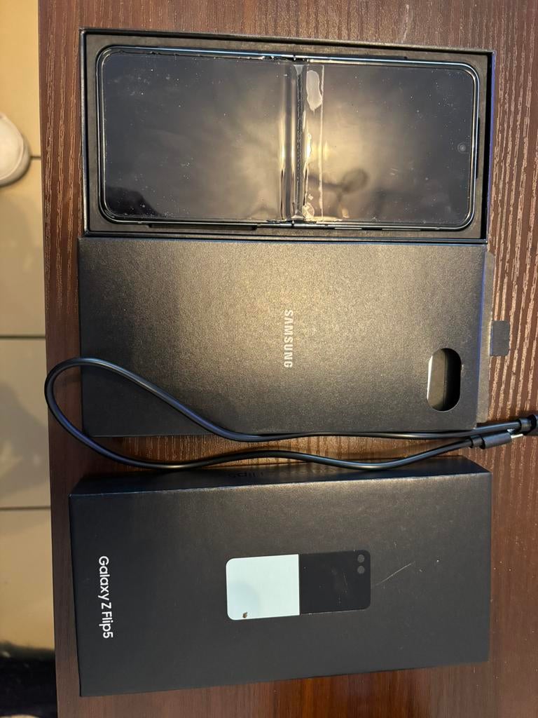 Samsung Galaxy Z Flip5, Télécoms, Téléphonie mobile | Samsung, Utilisé, Autres modèles, 8 GB, Android OS, 10 mégapixels ou plus