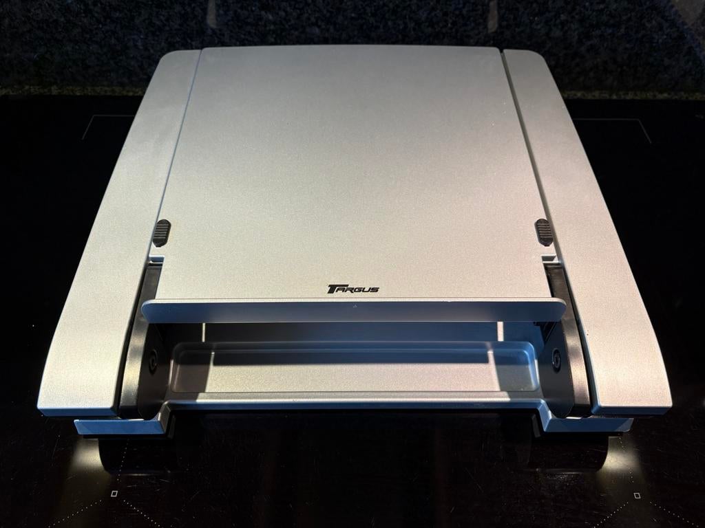 Support PC portable TARGUS, Enlèvement, Comme neuf, Réglable en hauteur