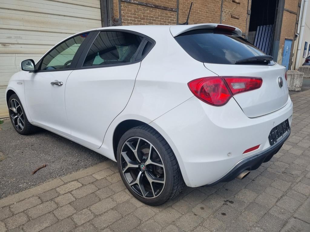 ALFA ROMEO GIULIETTA 1.4i 2021 AIRCO GPS LEER PRIJS 9500€, Auto's, Alfa Romeo, Euro 6, 4 cilinders, Wit, Leder