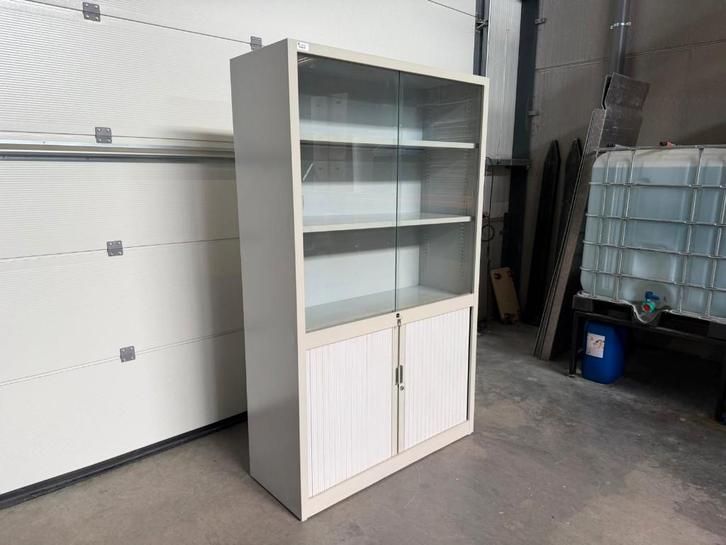 (10) Grijze metalen vitrinekasten met sleutel, Huis en Inrichting, Kasten | Vitrinekasten, Zo goed als nieuw, Ophalen