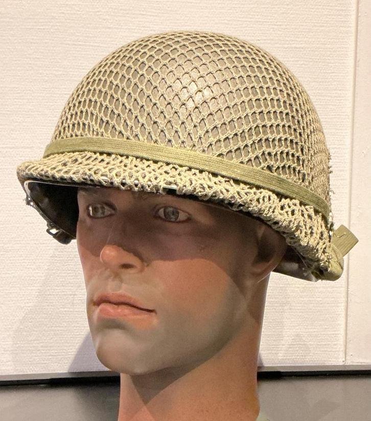 US WWII WO2 M1 swivel bail helm met net, Verzamelen, Militaria | Tweede Wereldoorlog, Ophalen of Verzenden