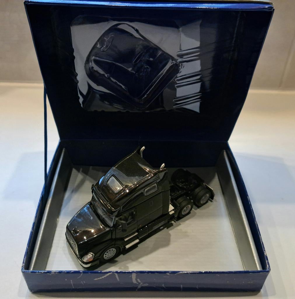 VOLVO VNL 670 AMERIKAANS MODEL, Hobby en Vrije tijd, Modelauto's | 1:50, Nieuw, Bus of Vrachtwagen, Overige merken, Ophalen of Verzenden