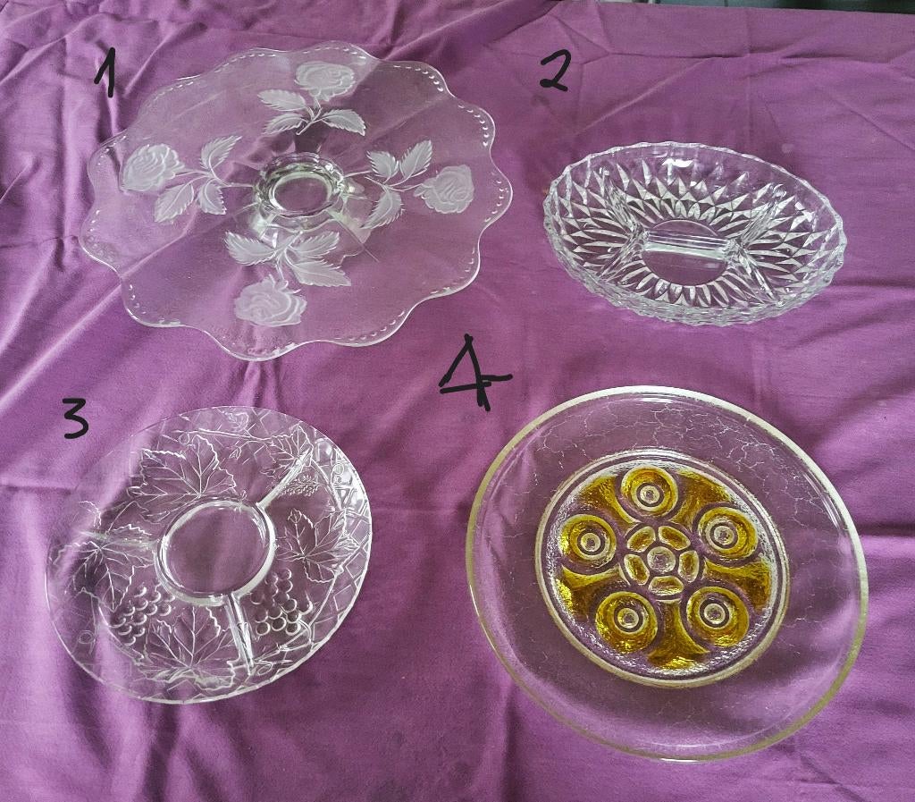 4 plats en verre, 2 plats en porcelaine et 2 carafes, Maison & Meubles, Cuisine | Ustensiles de cuisine, Comme neuf, Autres types