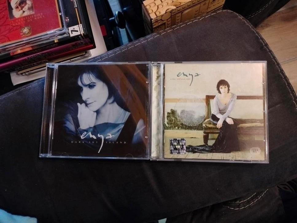 2 albums de Enya, Ophalen of Verzenden