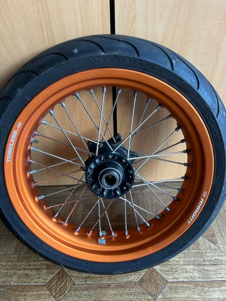 Ktm velg, Motoren, Particulier