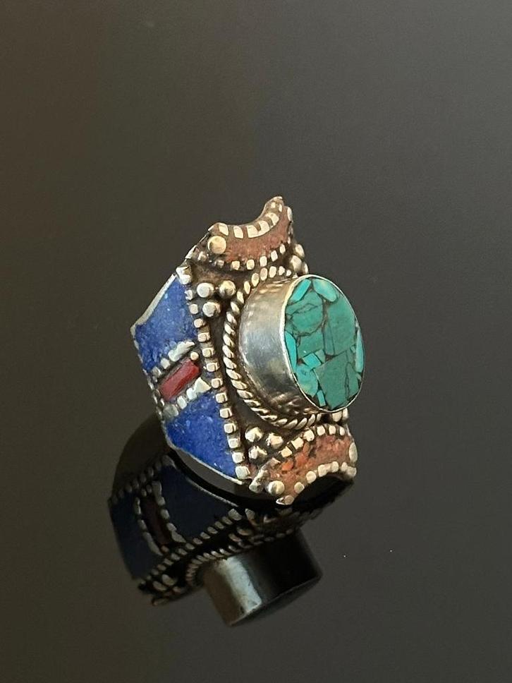 Bague en argent tibétain turquoise lapis-lazuli corail rouge, Handtassen en Accessoires, Ringen, Nieuw, Dame of Heer, 20 of groter